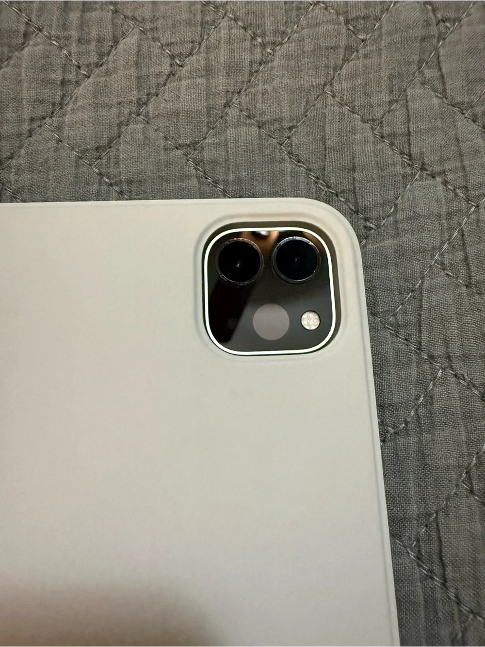 2020 4th GEN Apple iPad 12.9 PRO 256G wireless plus cellular and Apple Magic Key